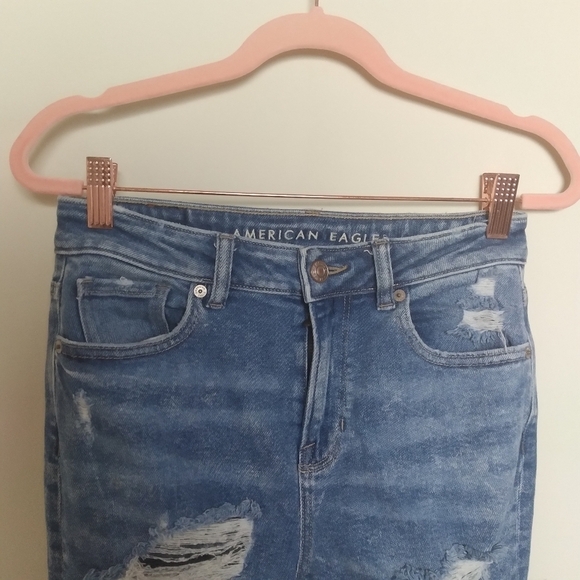 American Eagle Light Wash Distressed High Rise Stretch Denim Mom Jeans Size 0 - Picture 9 of 12
